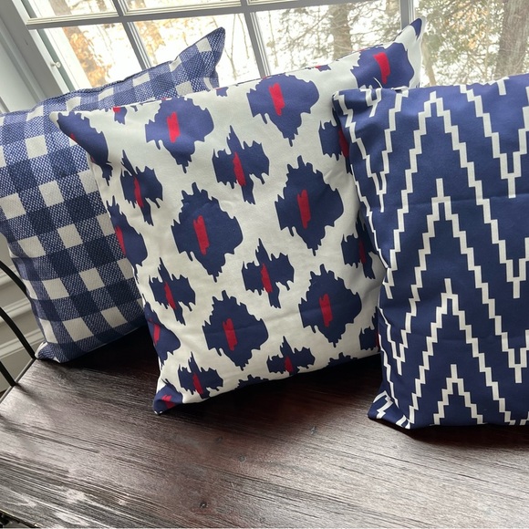 3 pillow covers - Picture 2 of 2